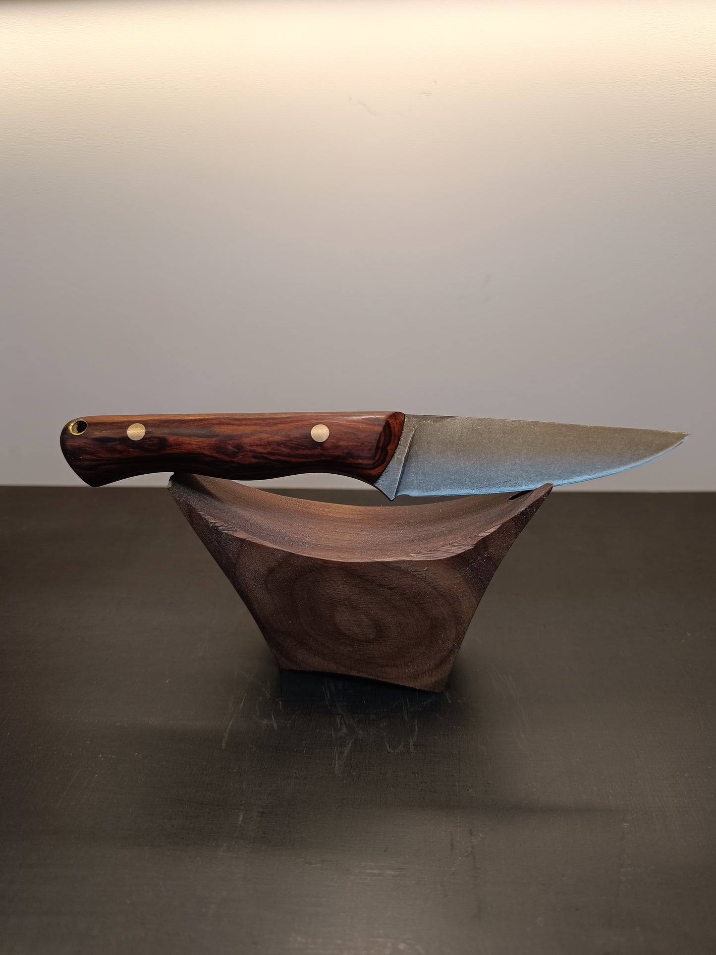 EDC Messer mit einem Griff aus Eisenwüsten-Holz